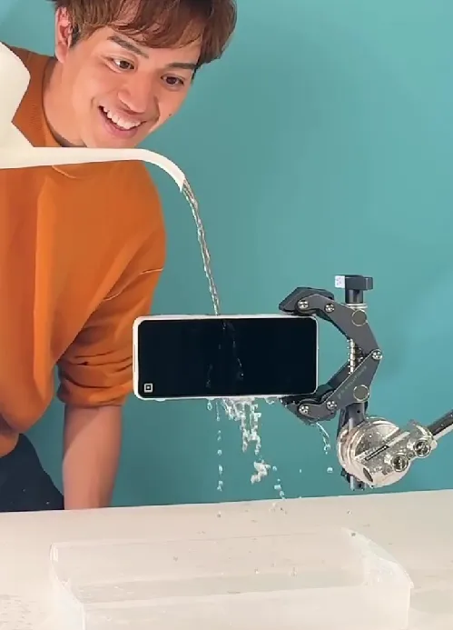 Squareハンディ機能紹介動画をぞのさんっが制作し。日常の中に溶け込むスマートな決済体験を、洗練された映像表現で伝えます。